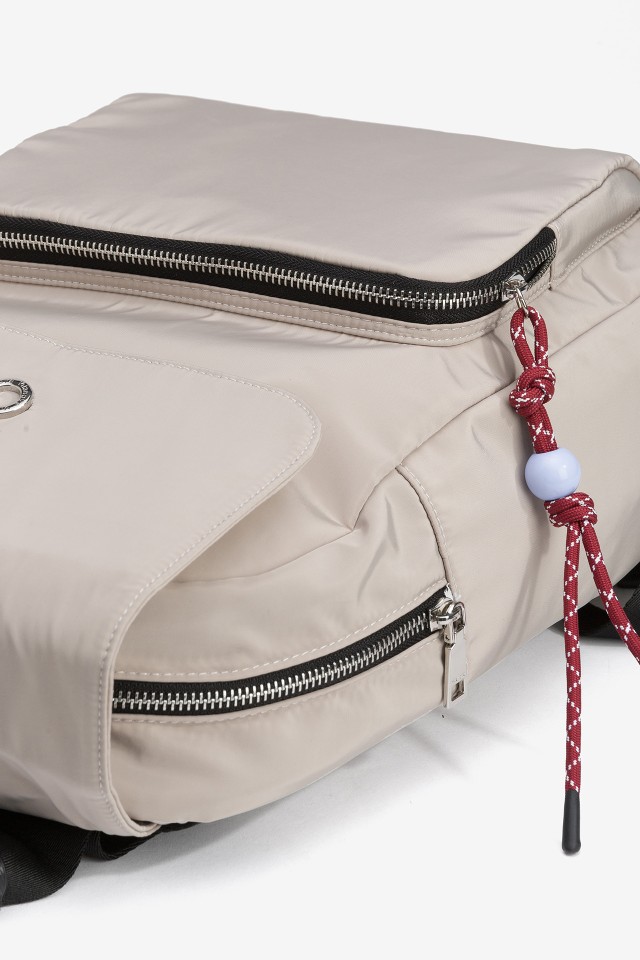 Mochila de Nylon com Charm Mochila de Nylon com Charm