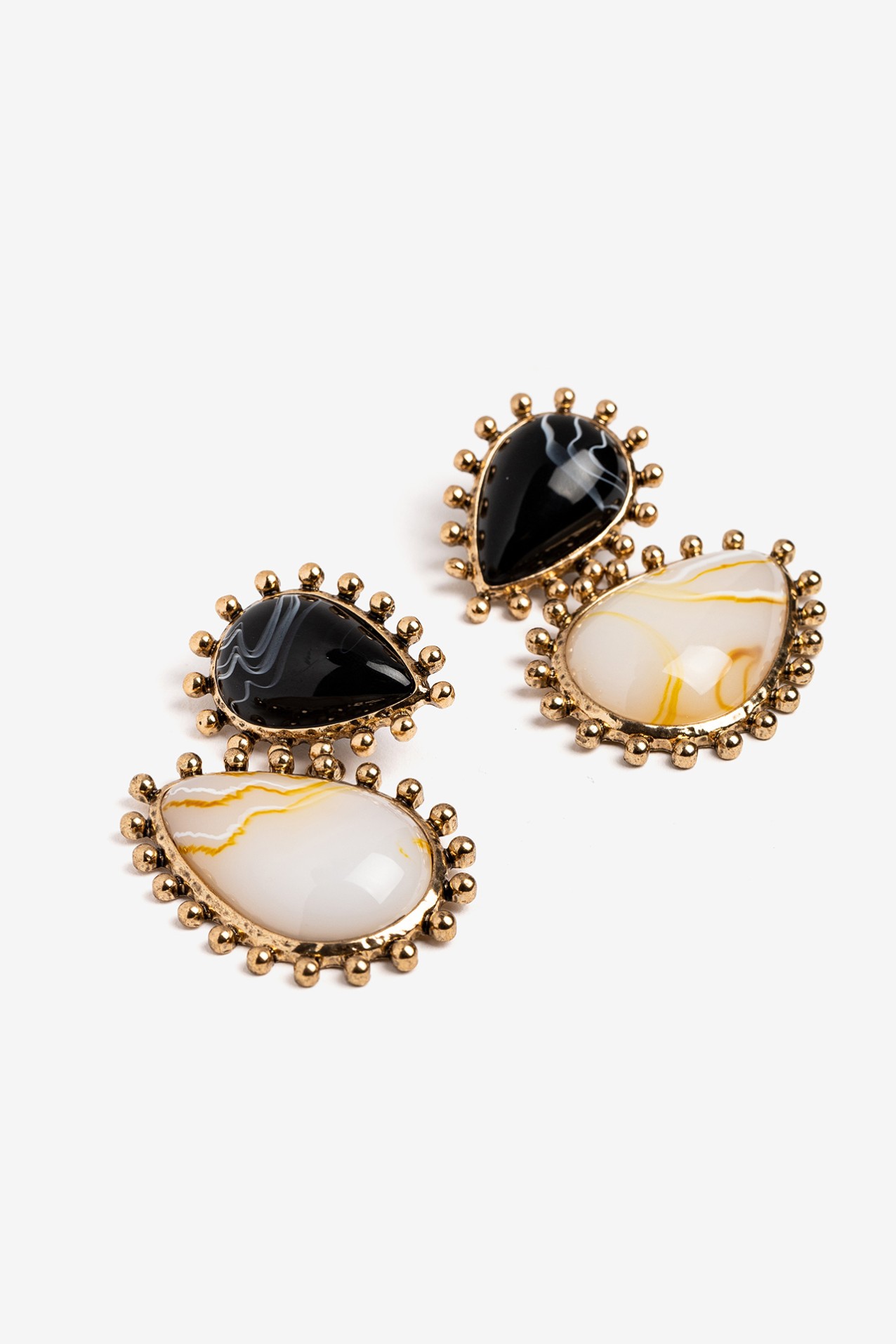 Brincos Dourados com Pedras