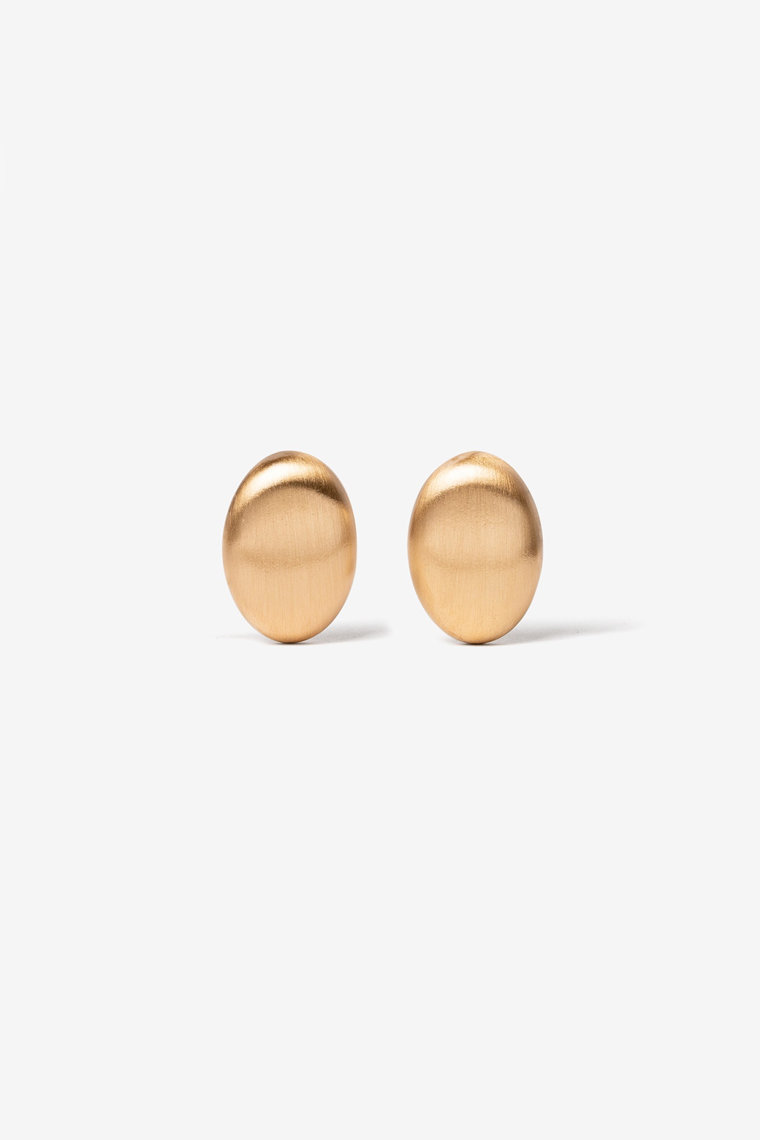 Pendientes dorados elegantes