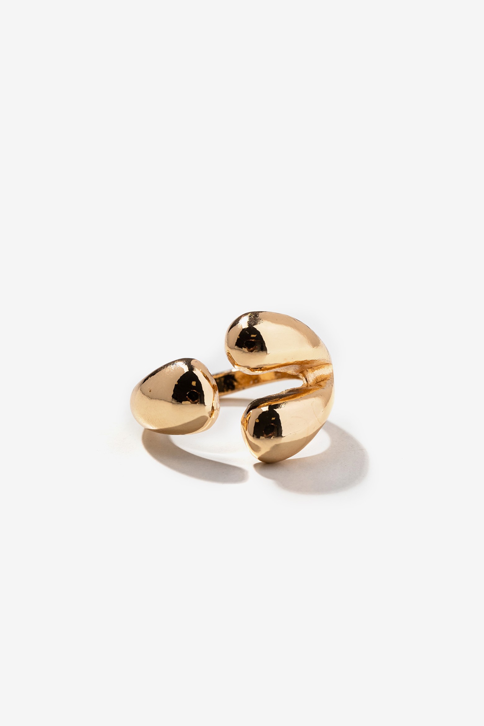 Anillo dorado moderno