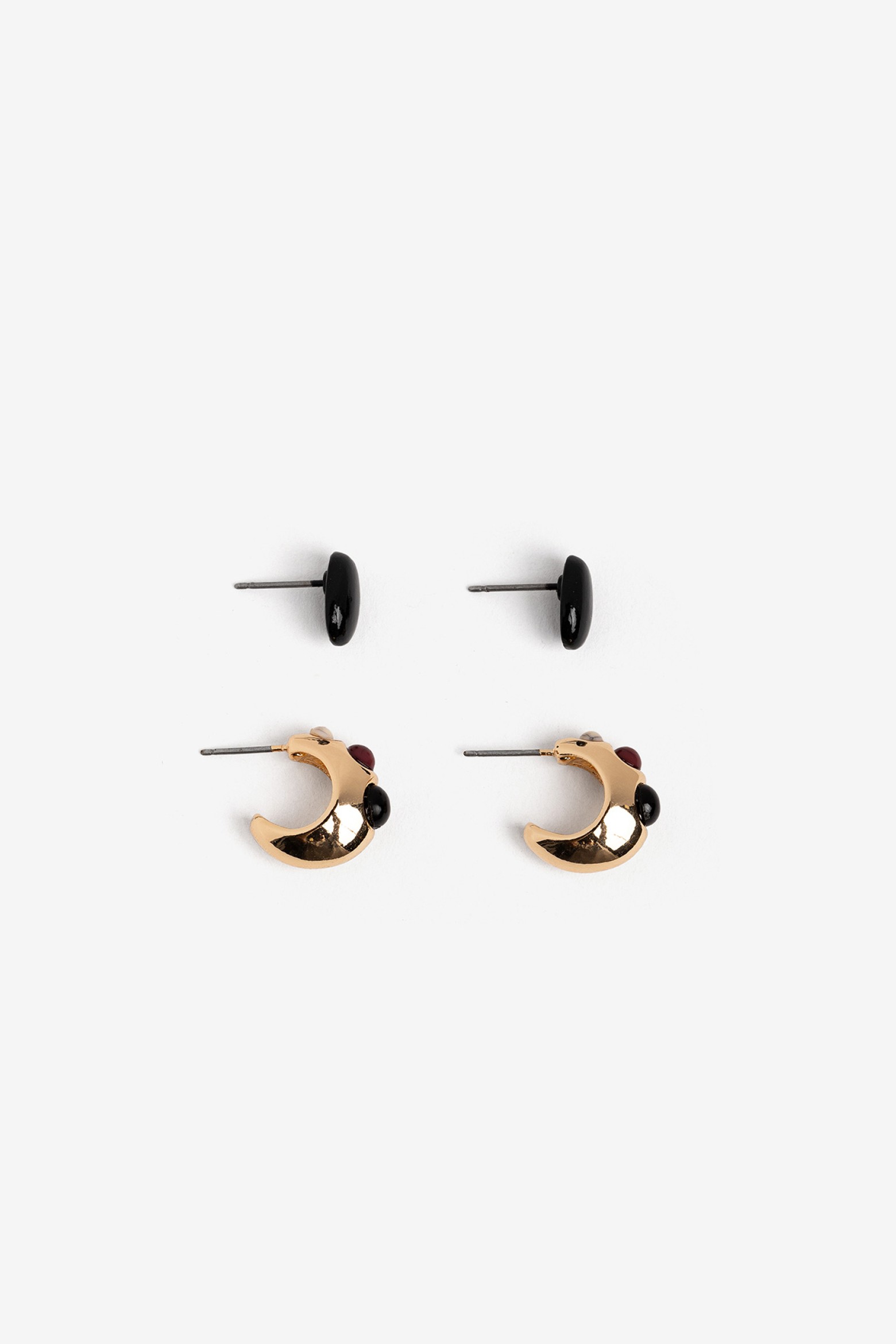 Pendientes dorados elegantes
