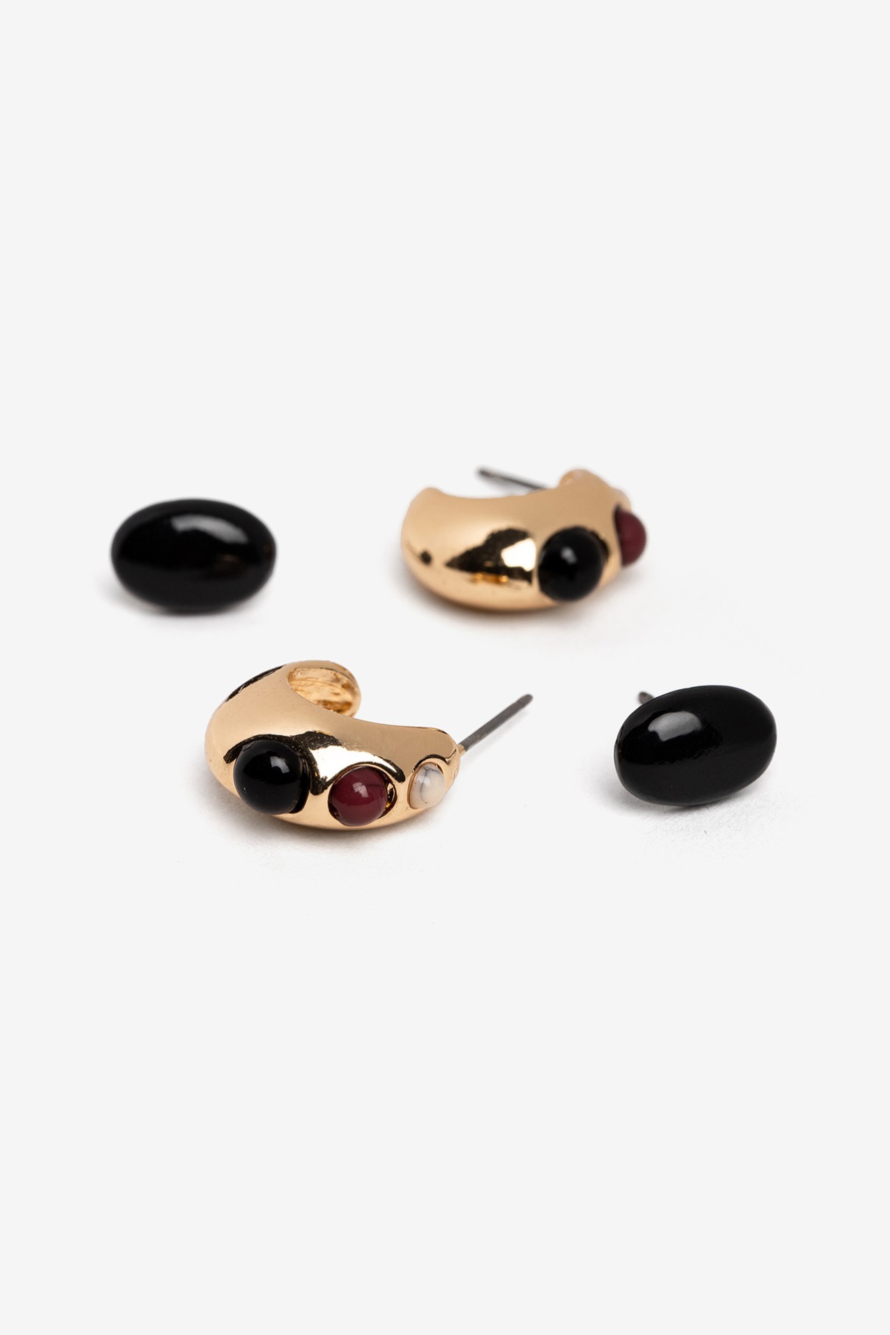 Brincos Dourados com Pedras