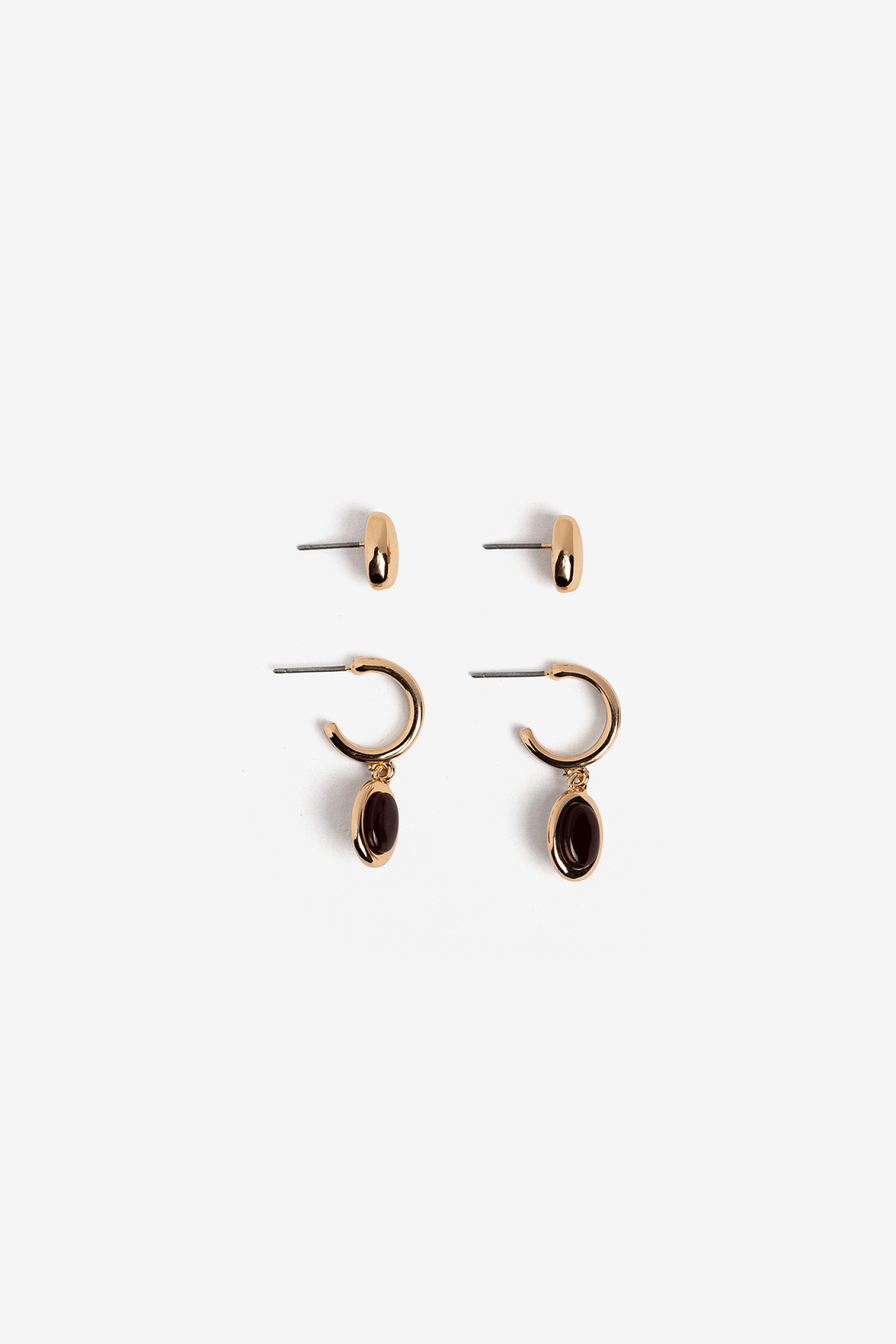 Pendientes dorados elegantes