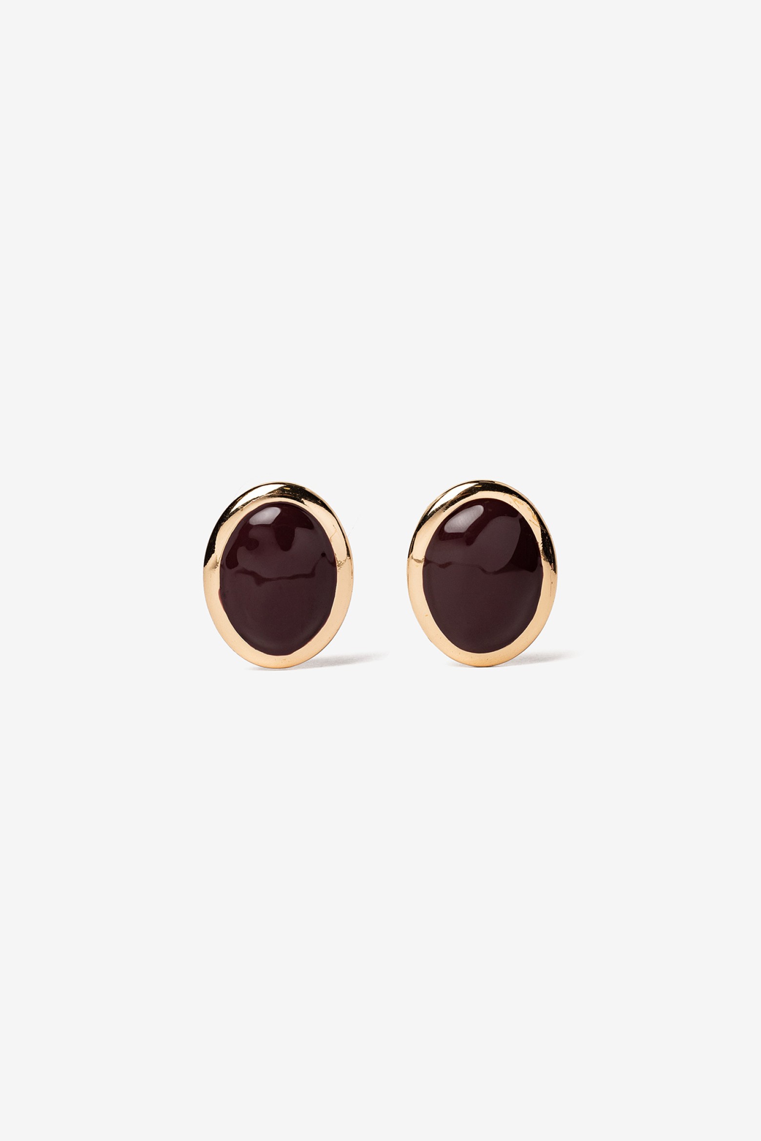 Pendientes dorados elegantes