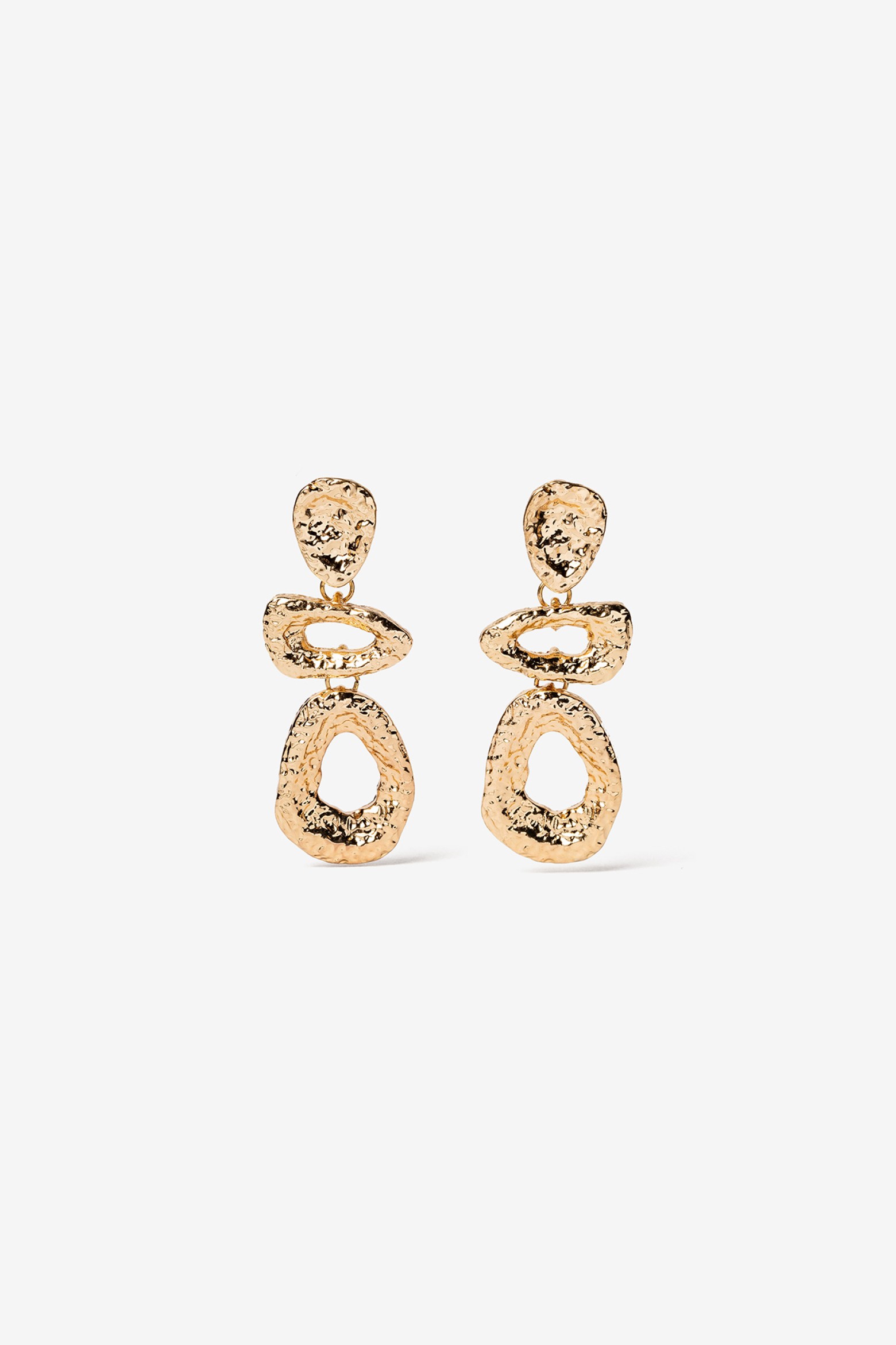 Pendientes dorados texturizados
