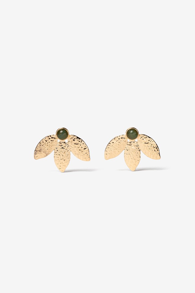 Pendientes dorados con hojas