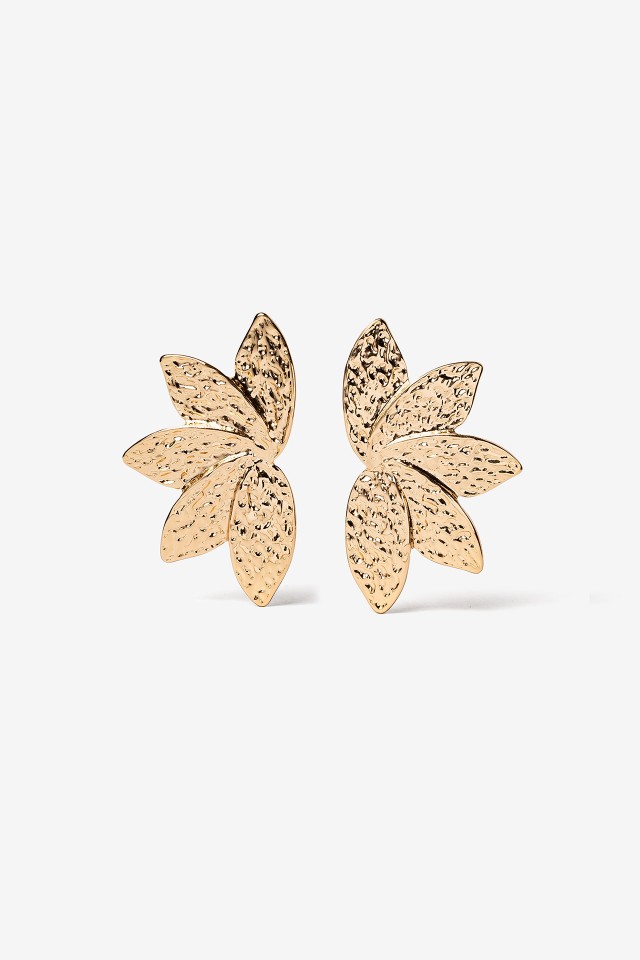 Pendientes dorados florales