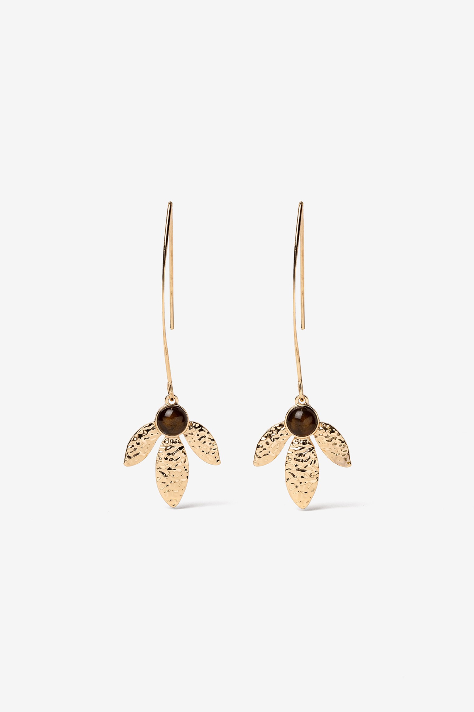 Pendientes dorados elegantes