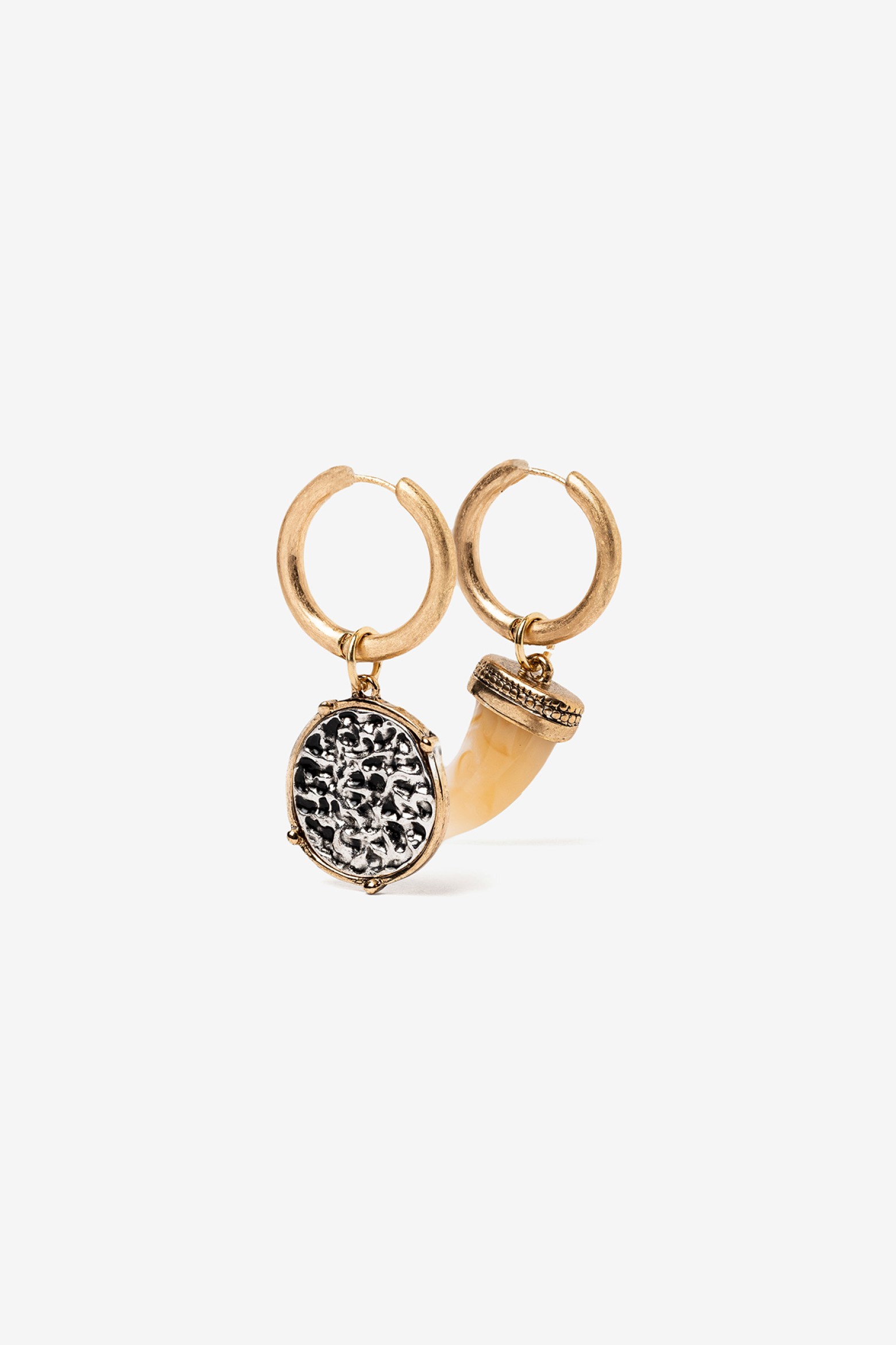 Pendientes dorados asimtricos