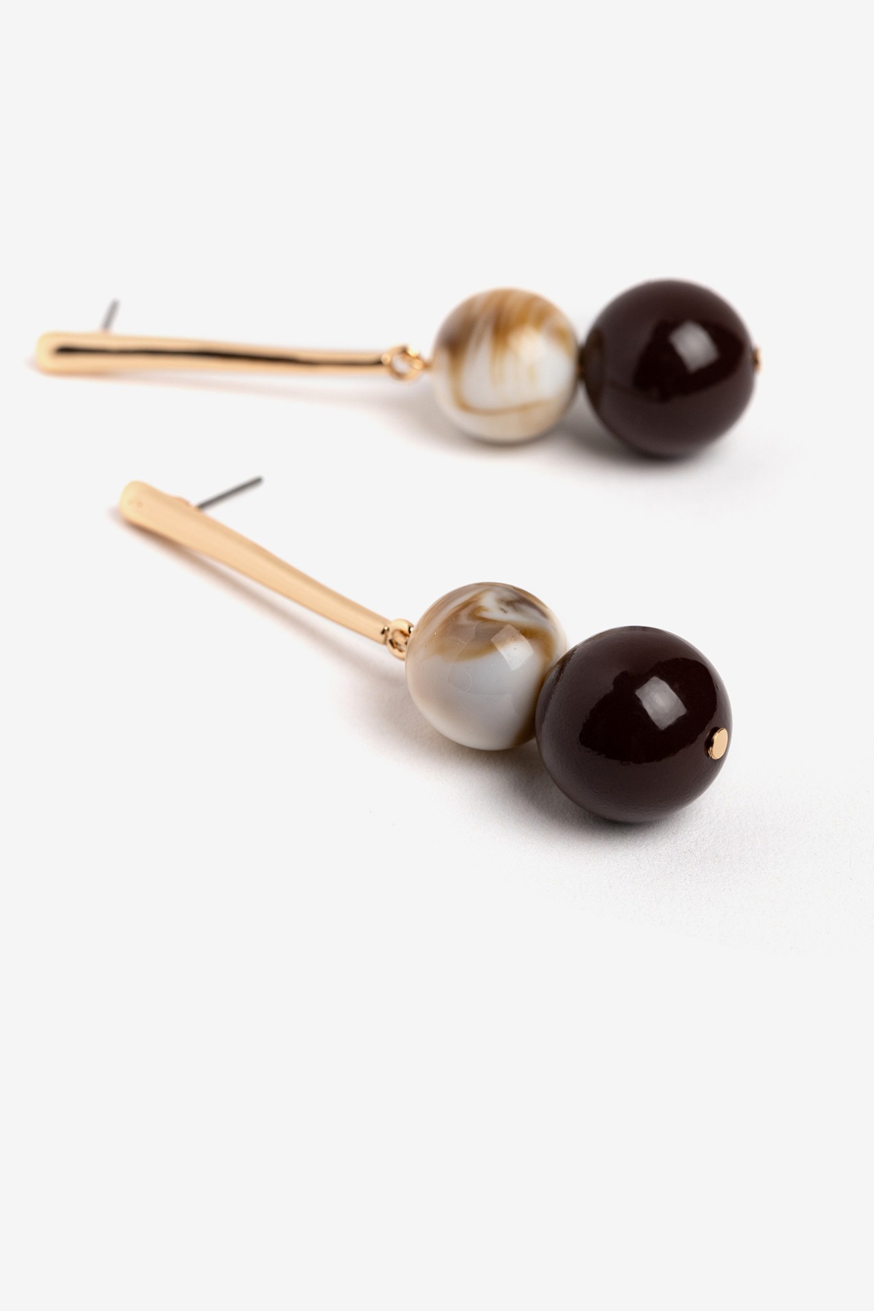 Brincos Dourados com Esferas