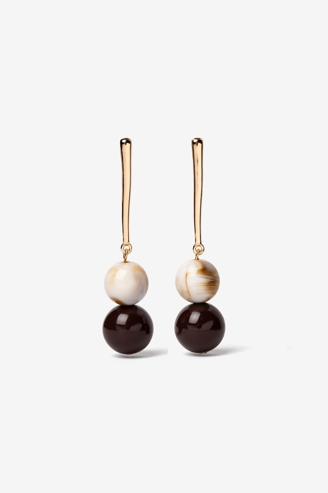 Pendientes dorados elegantes