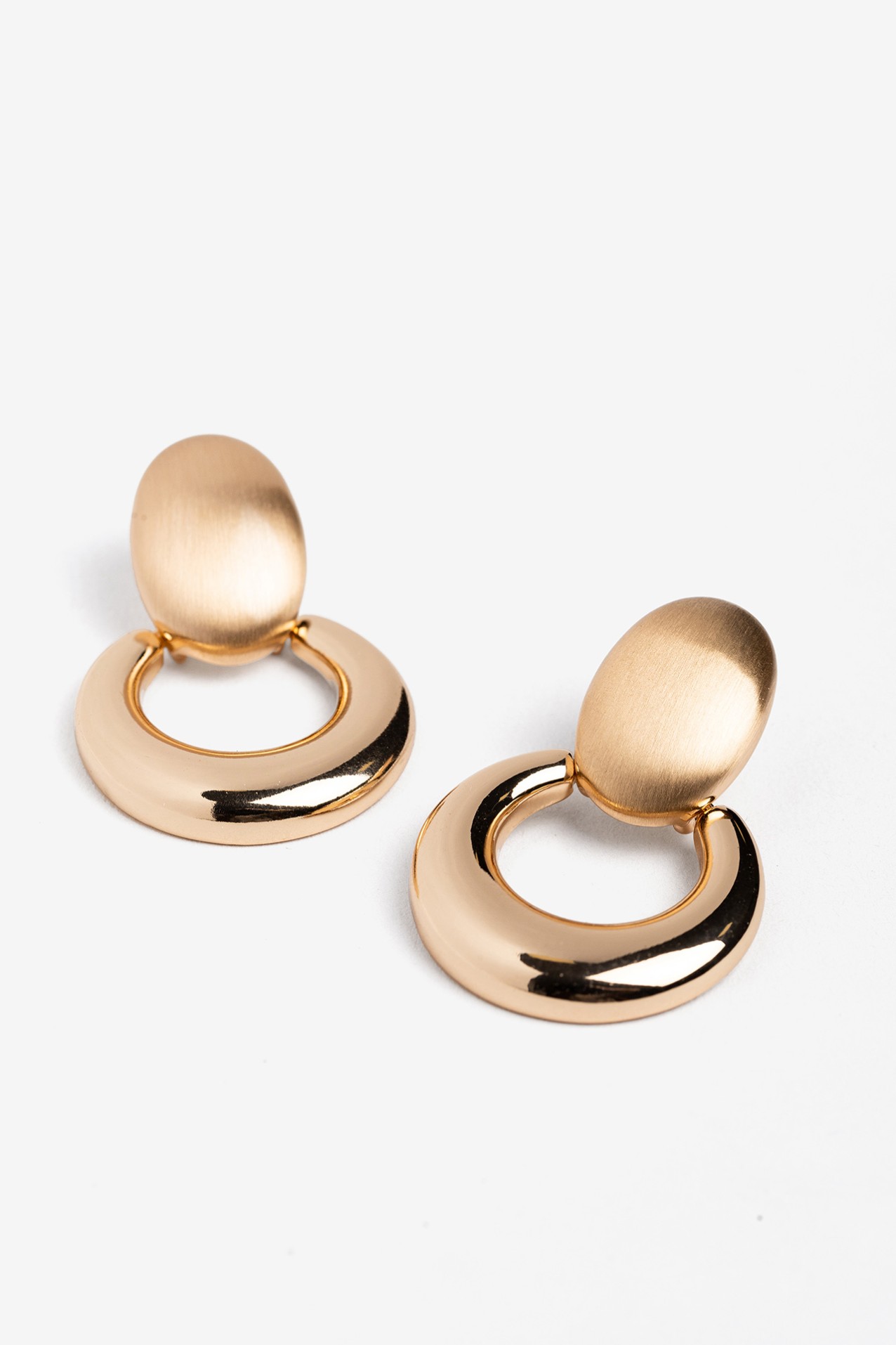 Brincos Dourados Elegantes