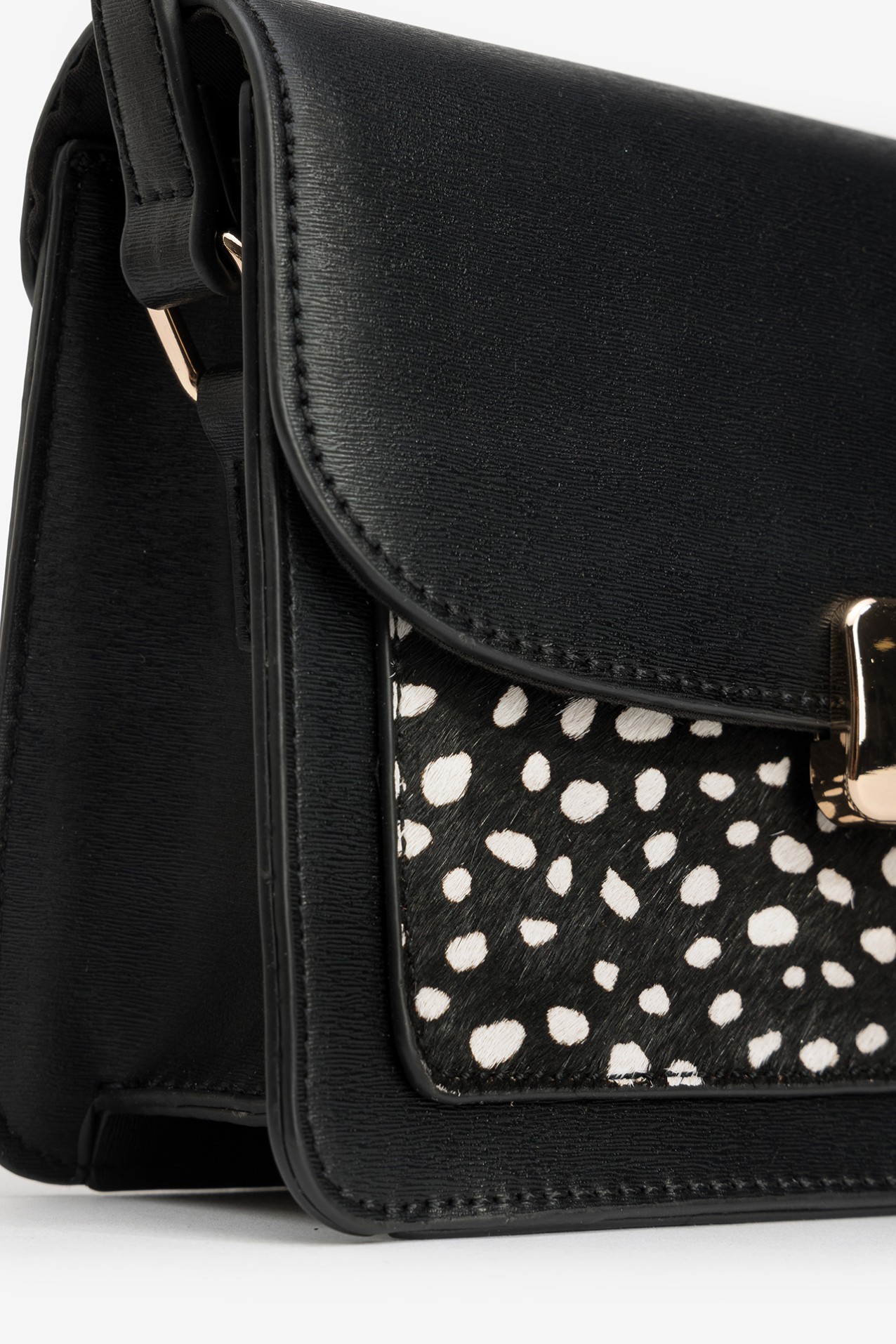 Cartera negra elegante