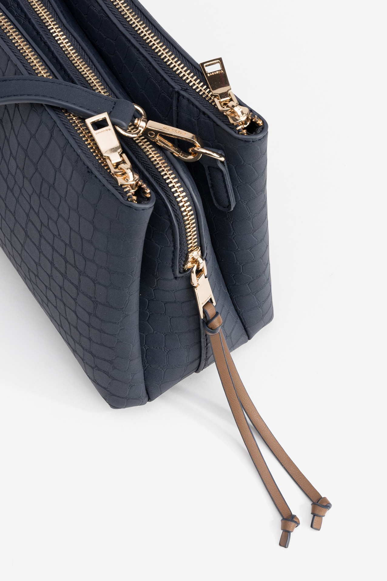 Cartera azul con textura