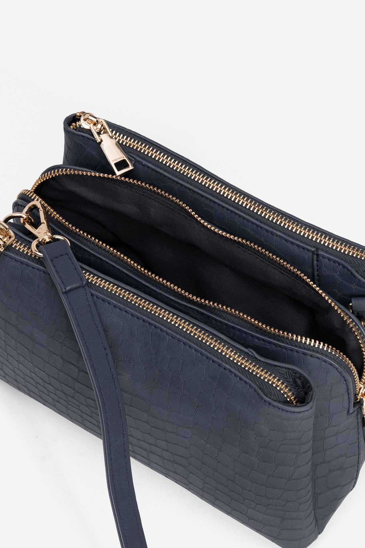 Cartera azul con textura