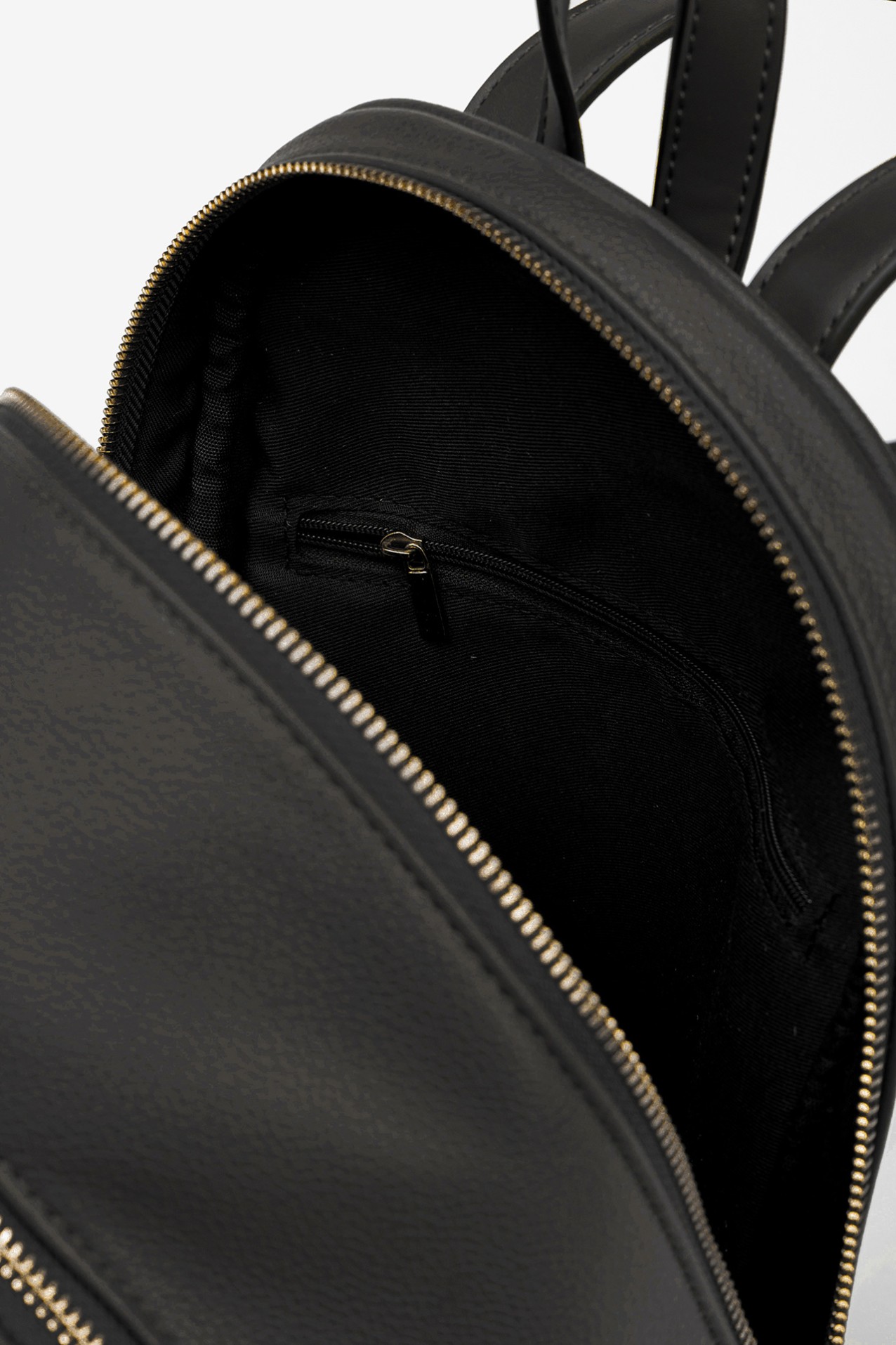 Mochila Preta Minimalista