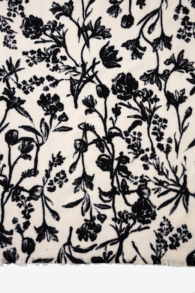 Cachecol Floral Bege e Preto Cachecol Floral Bege e Preto