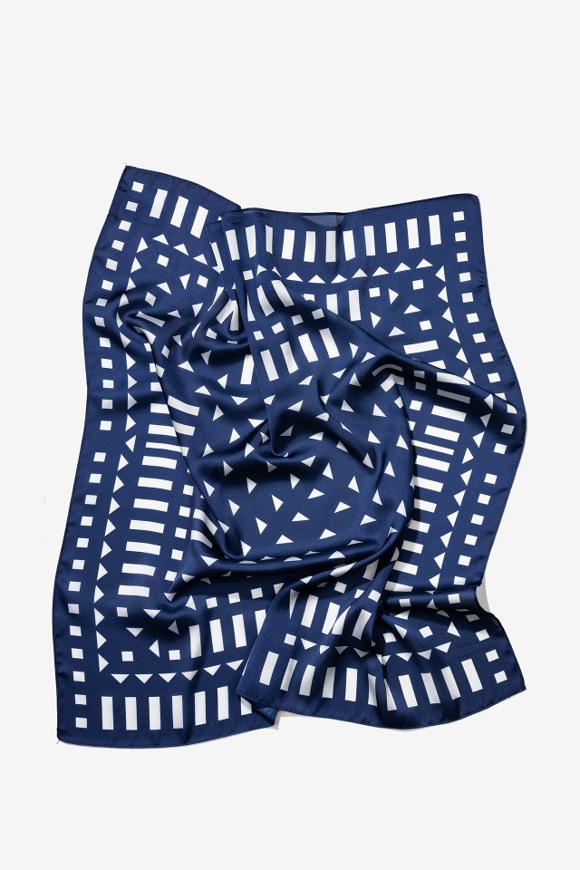 Bandana Satinada con Estampado Geomtrico