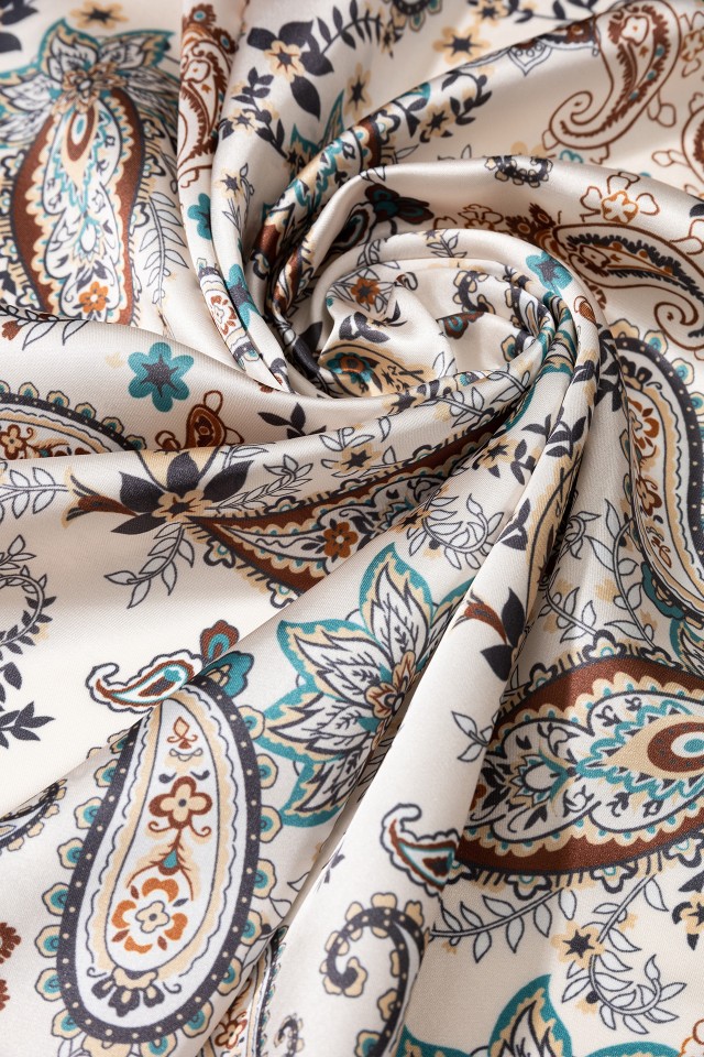 Lenço com Padrão Paisley Lenço com Padrão Paisley