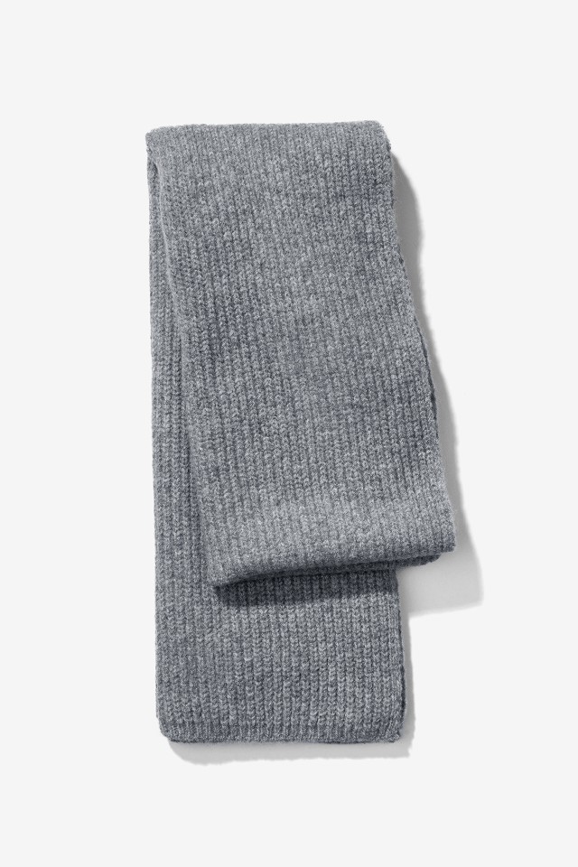 Bufanda gris texturizada