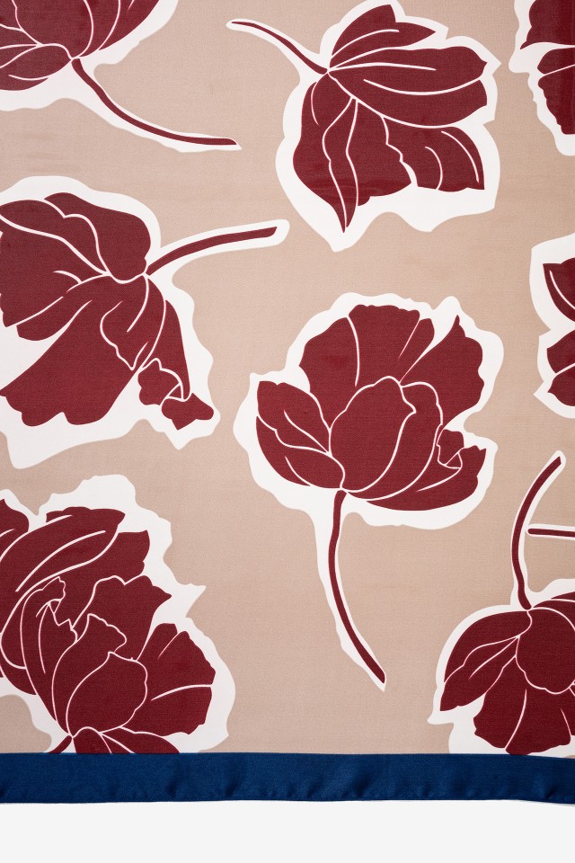Lenço Floral Elegante Lenço Floral Elegante