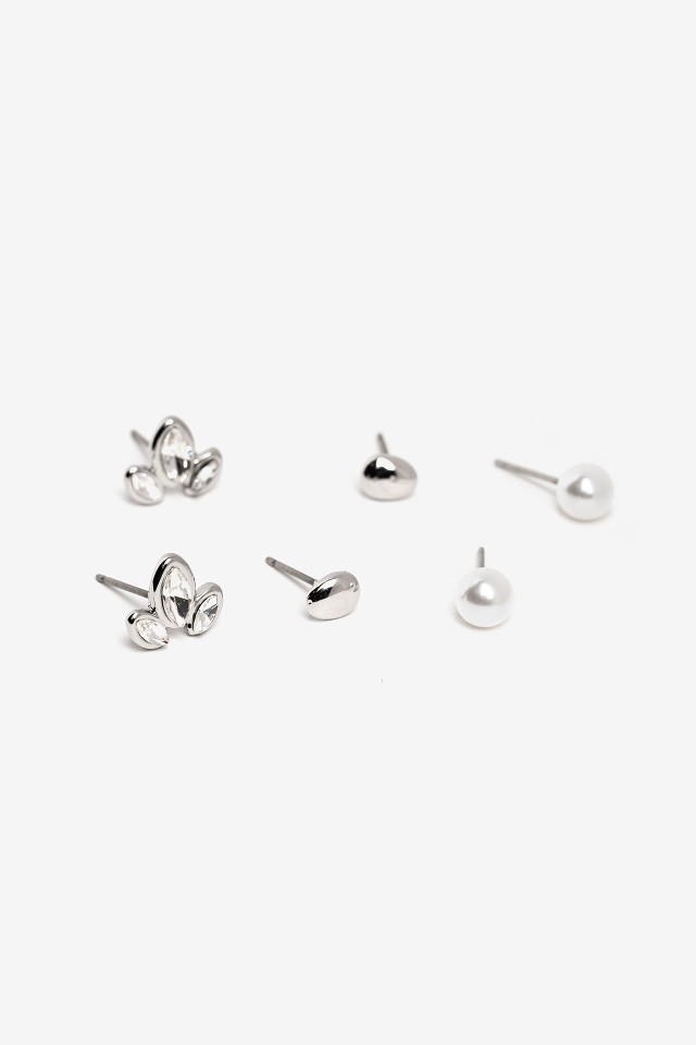 Pendientes plateados minimalistas