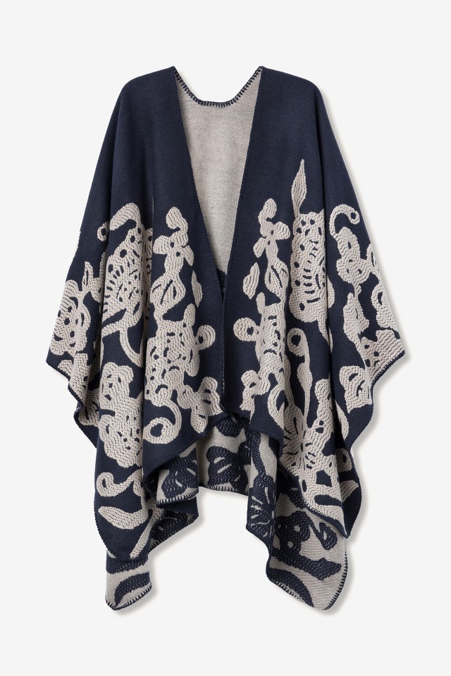 Capa azul com padro floral