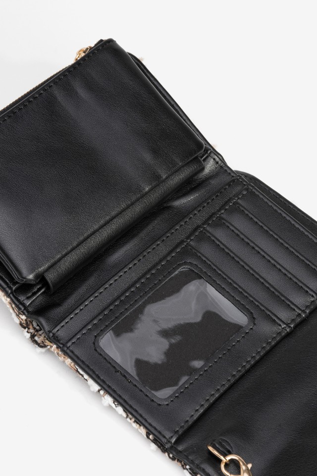 Porta-moedas com corrente dourada Porta-moedas com corrente dourada