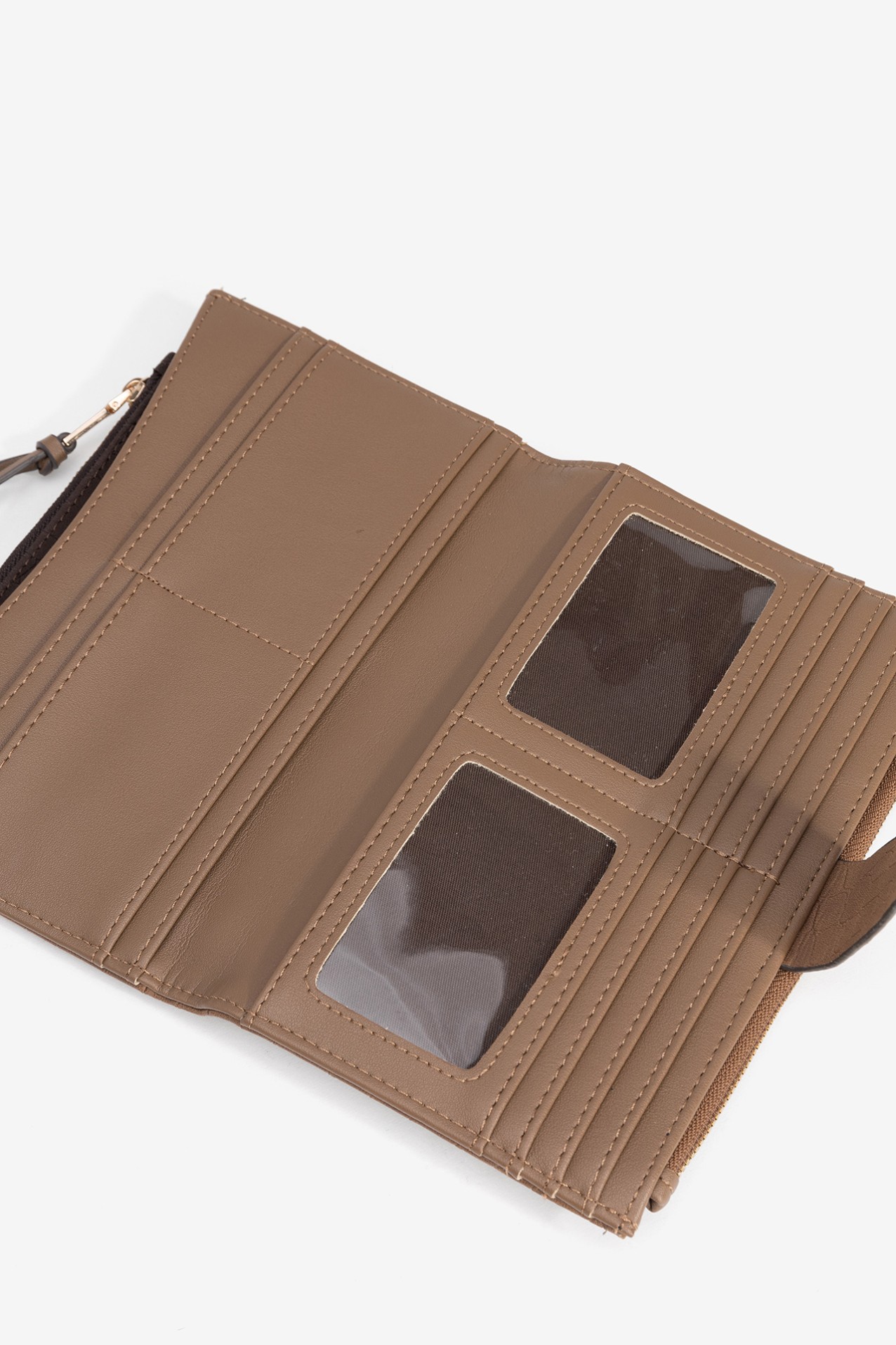 Crocodile-effect coin purse with flap.