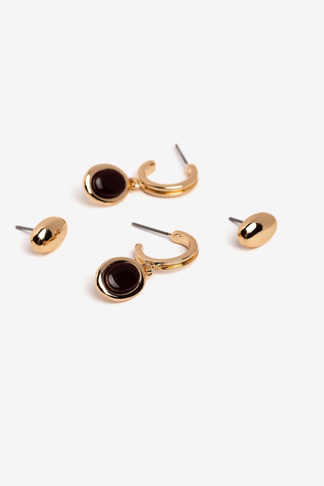 Pendientes dorados elegantes