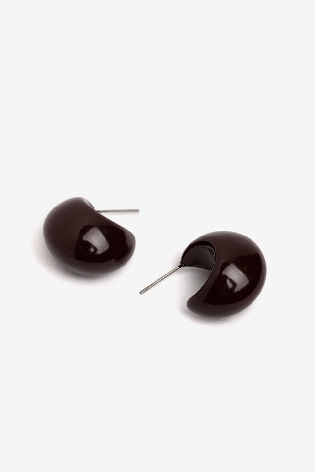 Pendientes de aro oscuros