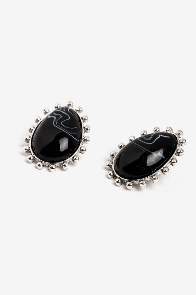 Pendientes con piedras negras