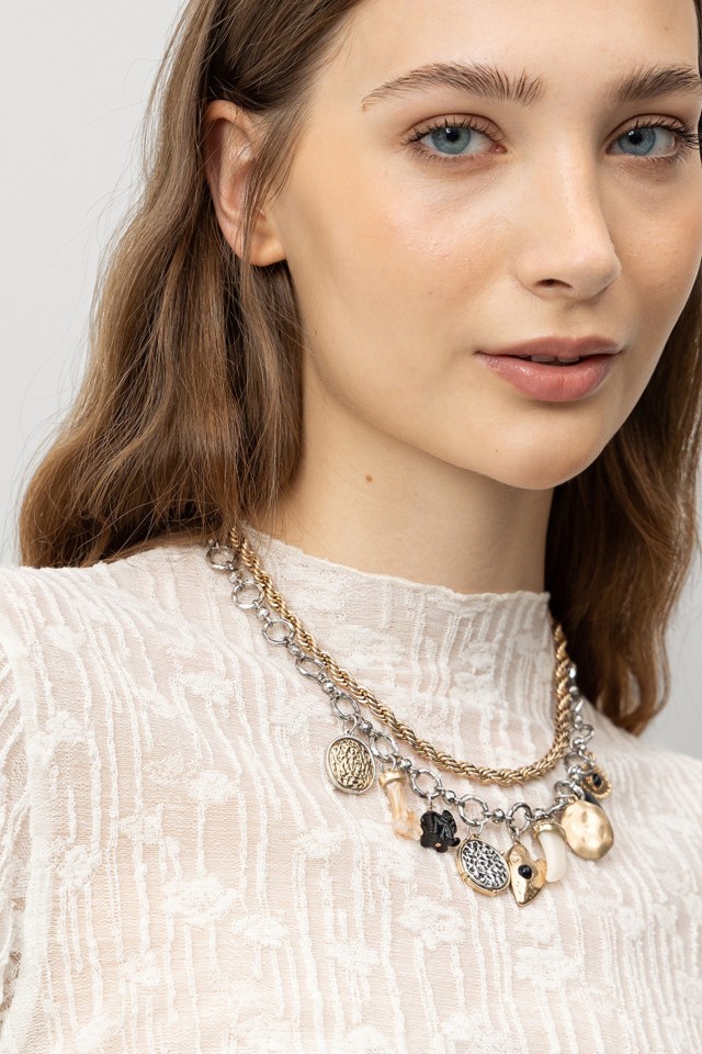 Collar con colgantes mixtos