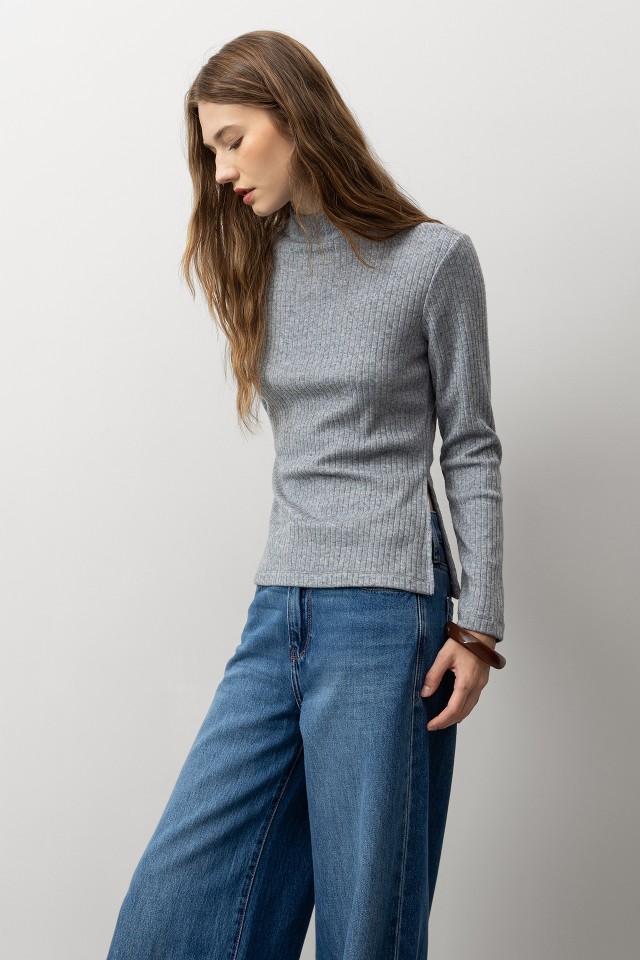 T-shirt Slim com Gola Alta