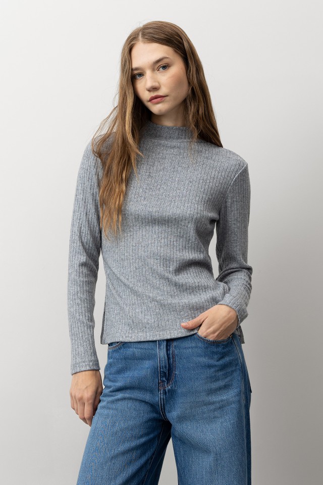 Camiseta Slim con Cuello Alto Camiseta Slim con Cuello Alto