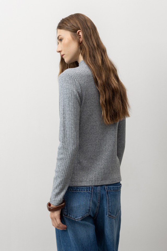 Camiseta Slim con Cuello Alto Camiseta Slim con Cuello Alto