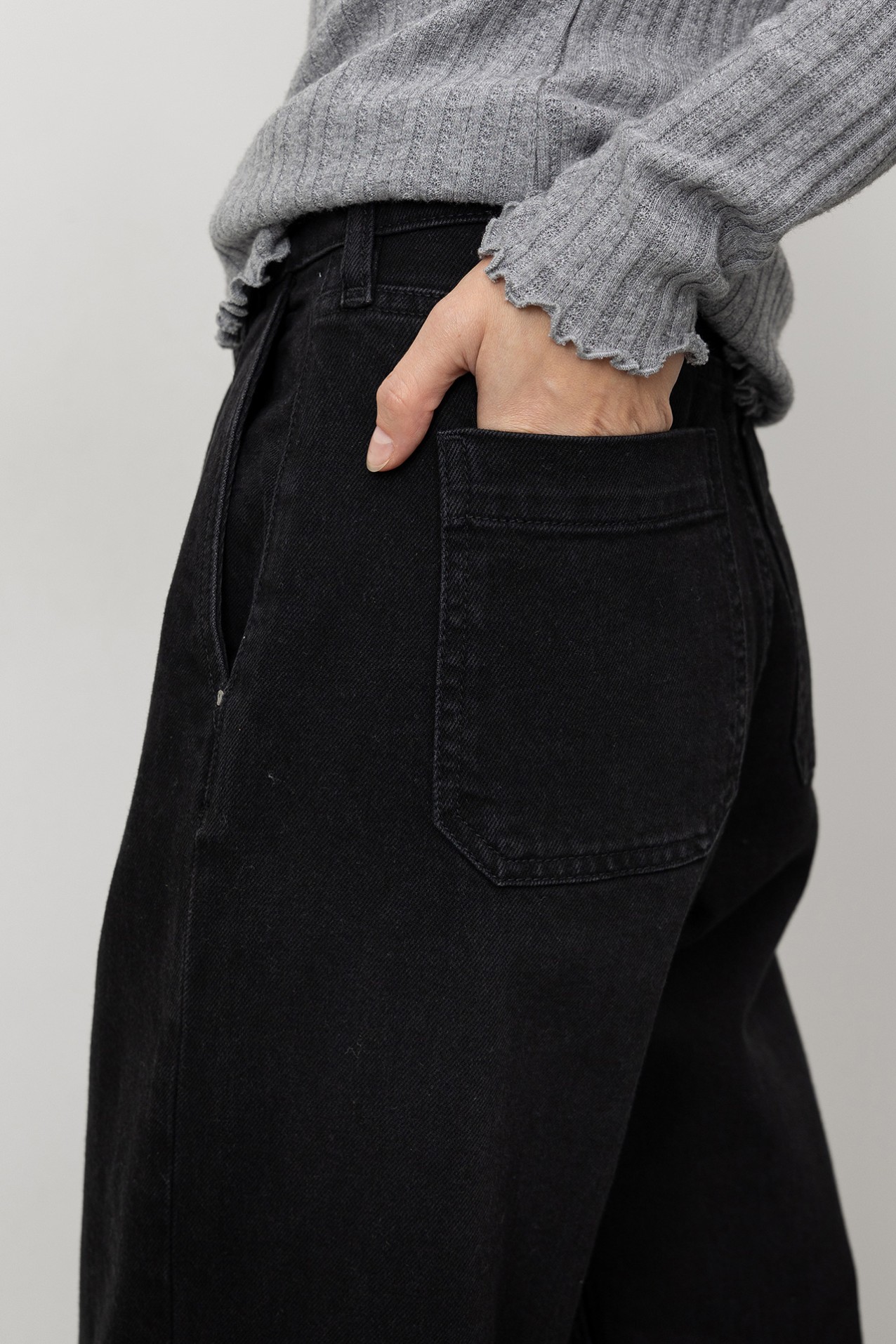 Wide Leg Jeans with Pleats