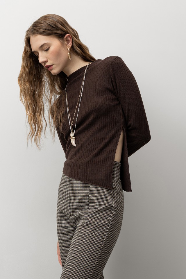 Slim T-shirt with Asymmetric Hem Slim T-shirt with Asymmetric Hem