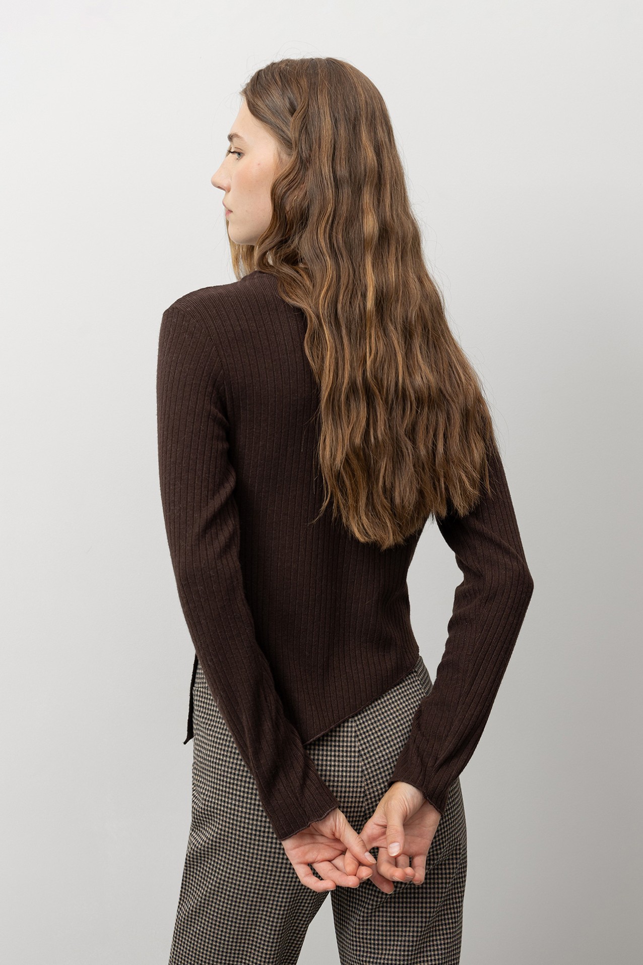 Slim T-shirt with Asymmetric Hem