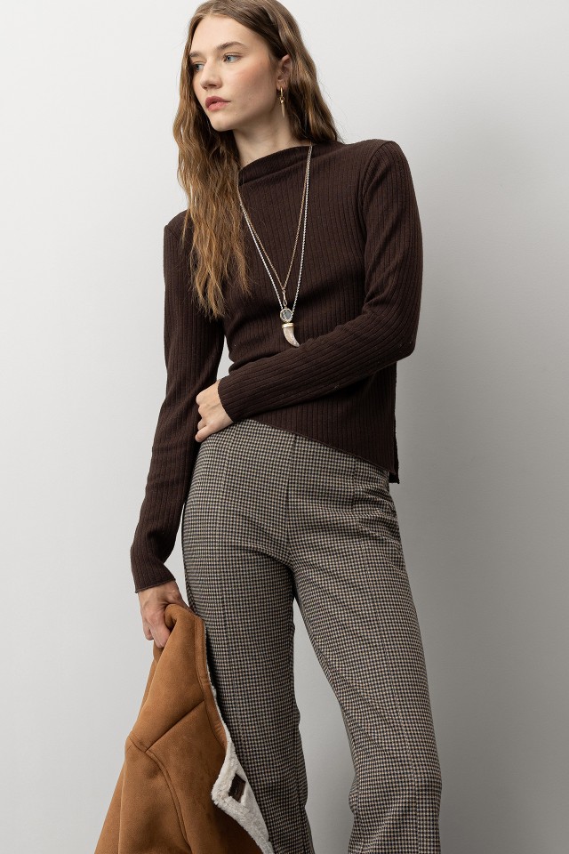 Slim T-shirt with Asymmetric Hem Slim T-shirt with Asymmetric Hem