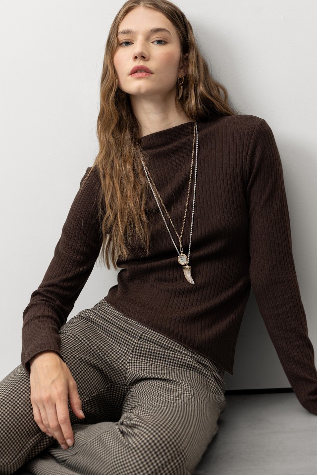 Slim T-shirt with Asymmetric Hem Slim T-shirt with Asymmetric Hem