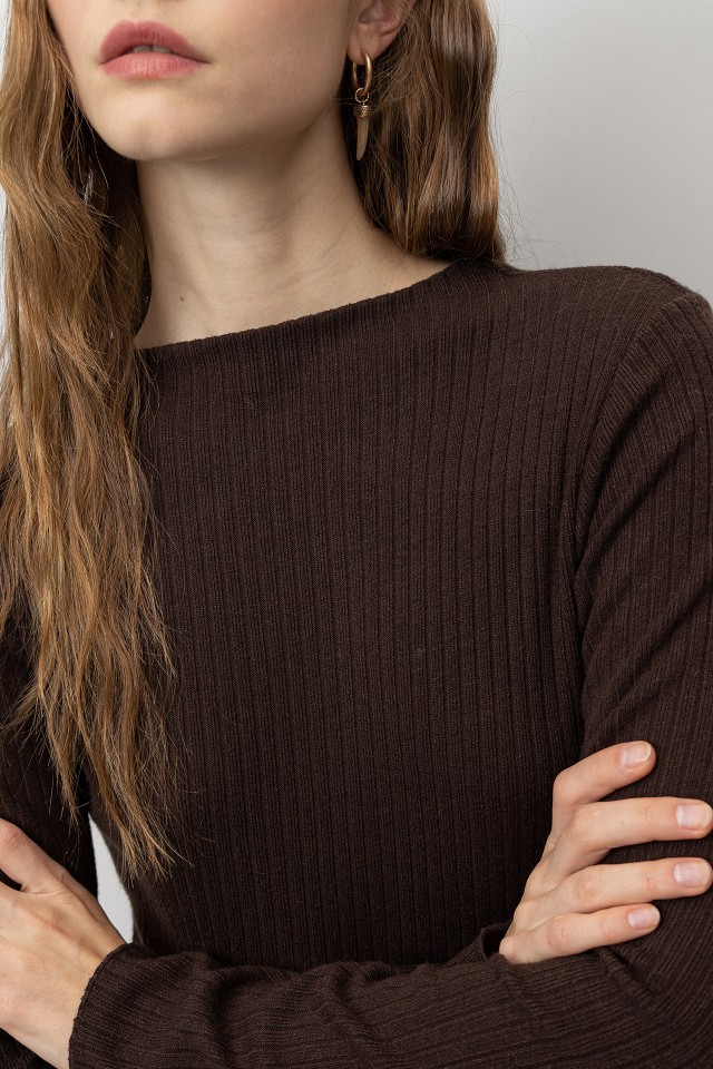 Slim T-shirt with Asymmetric Hem Slim T-shirt with Asymmetric Hem