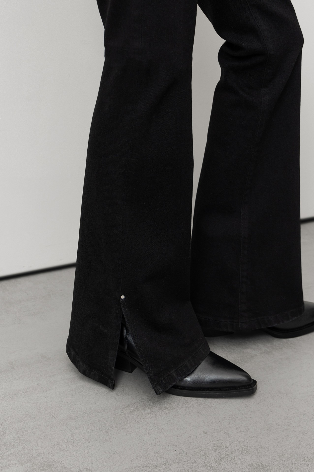 Barcelona Flare Fit Jeans