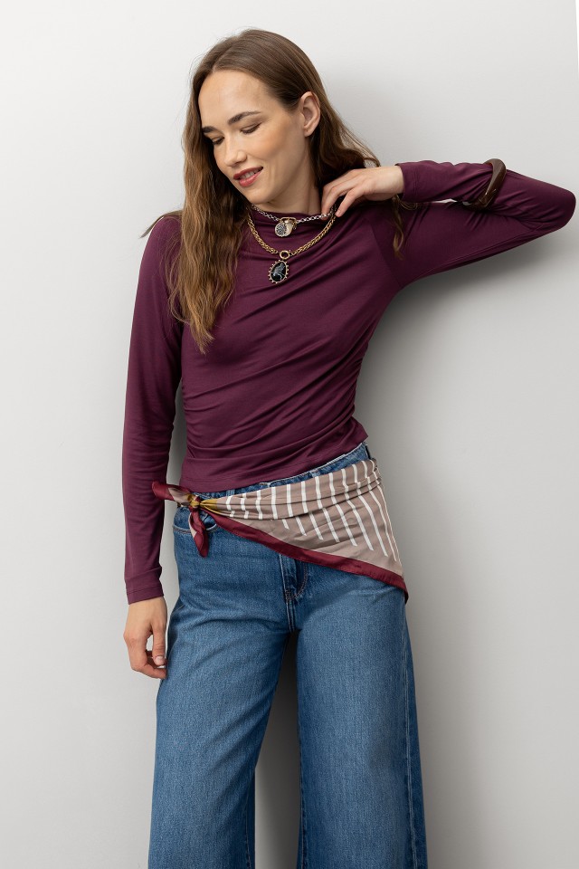 T-Shirt Slim Fit Drapeada