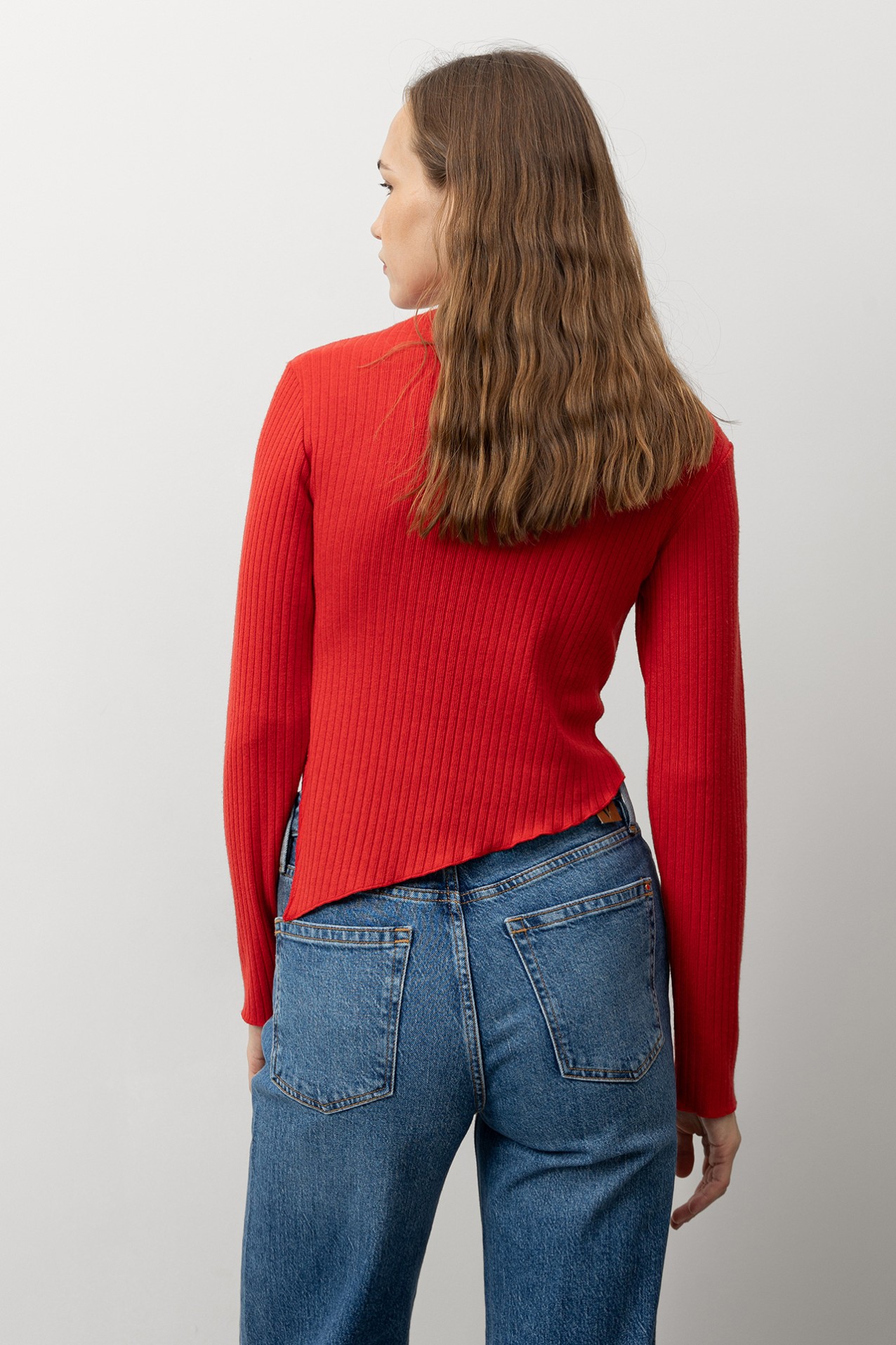 Slim T-shirt with Asymmetric Hem