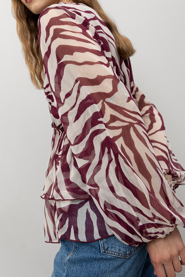 Blusa Fluida con Volantes Blusa Fluida con Volantes