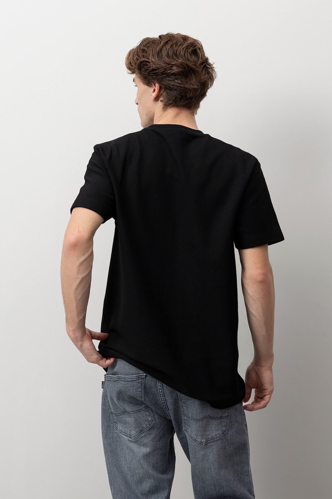 Camiseta negra casual