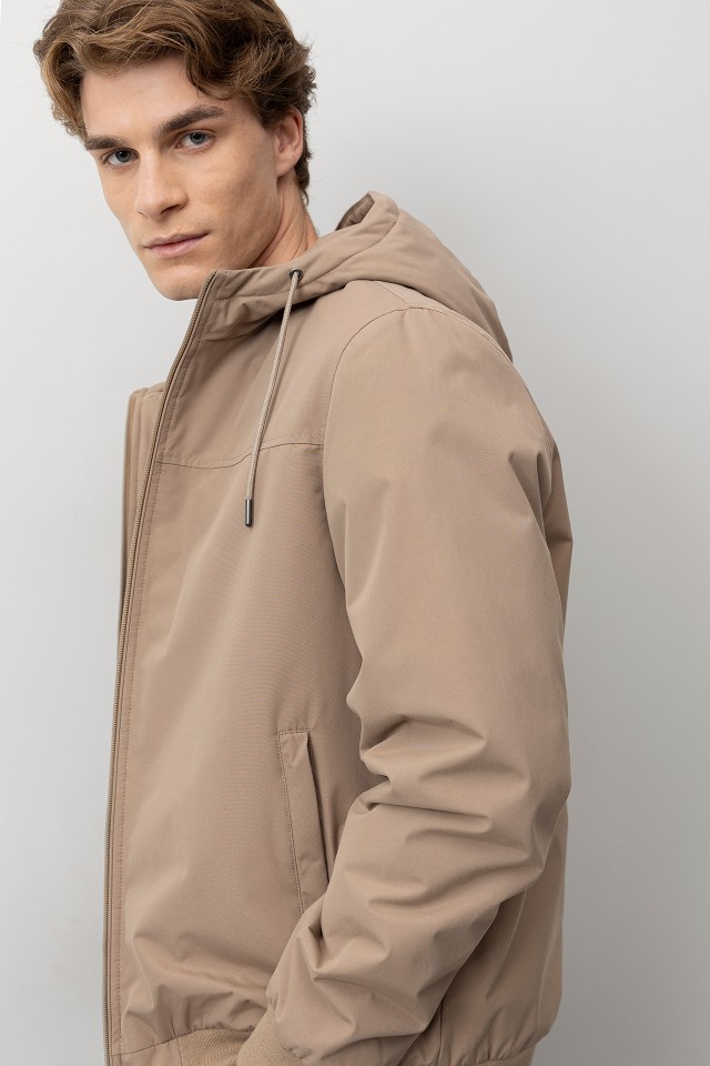 Casaco Castanho com Capuz Casaco Castanho com Capuz