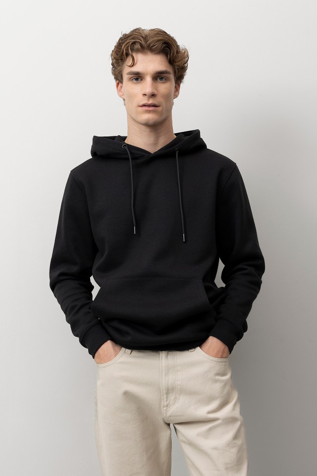 Hoodie negro clásico Hoodie negro clásico