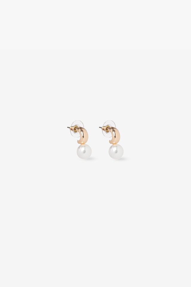 Pendientes cortos con perla